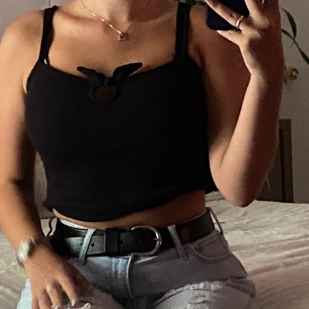 hollister black tank top !